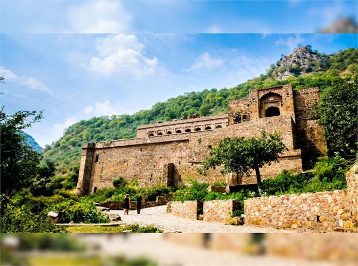 Bhangarh-fort CNB--d4a4bd.jpg